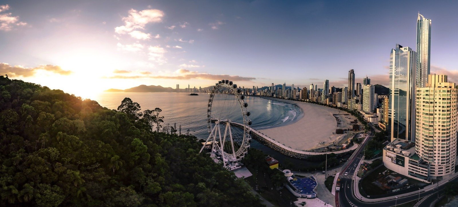 Balneário Camboriú Card background image (desktop)